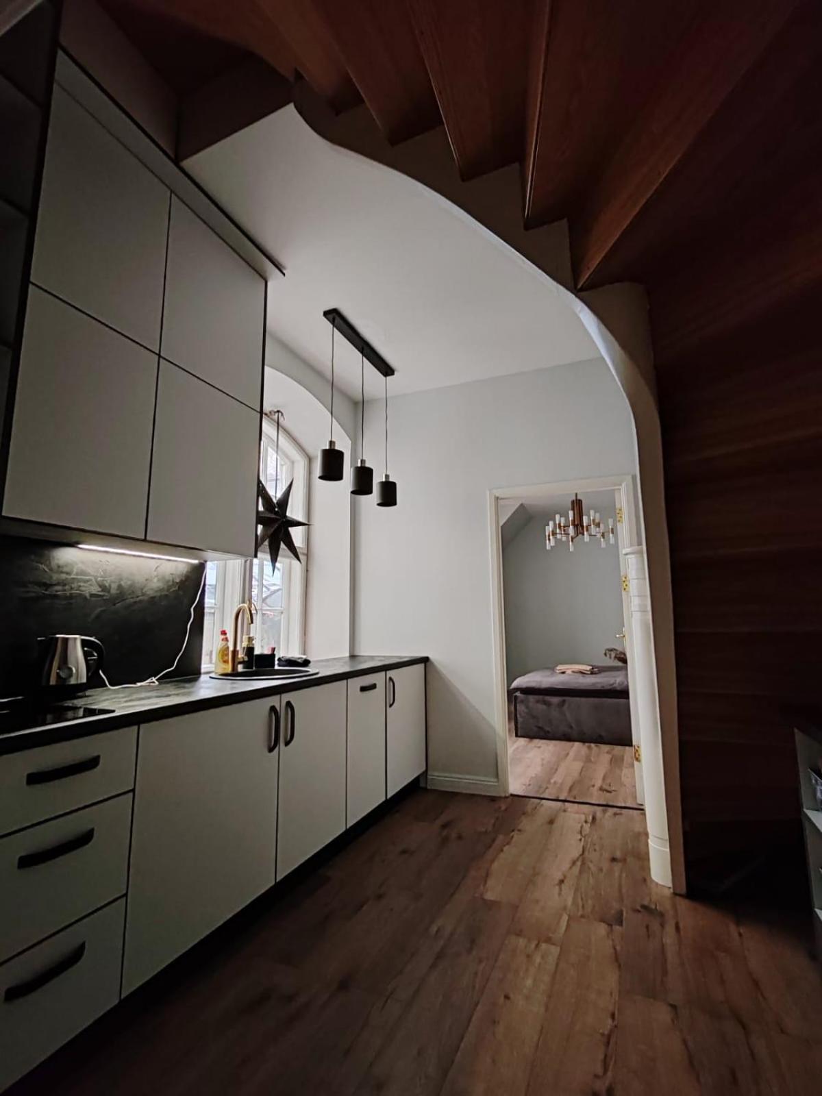 Old Town Apartment *